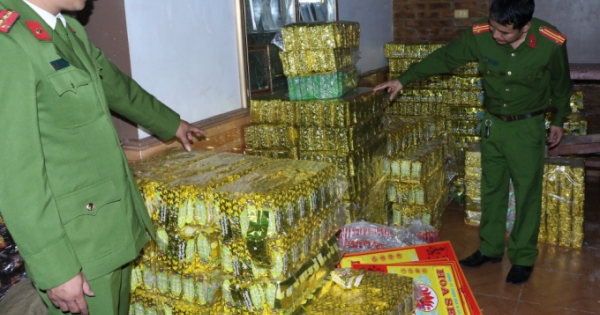 “Đột kích” cơ sở làm giả trà xanh Tân Cương với số lượng lớn chuẩn bị tung “hàng” ra thị trường