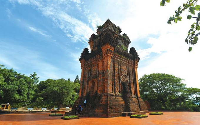 Di tích kiến trúc nghệ thuật Tháp Nhạn ở thành phố Tuy Hòa, tỉnh Phú Yên được xếp hạng di tích quốc gia đặc biệt vào đợt 9 năm 2018.