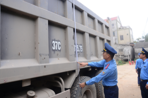 Thanh tra Sở GTVT Nghệ An đã xử lý 109 trường hợp vi phạm trong đợt cao điểm kiểm tra xe quá tải