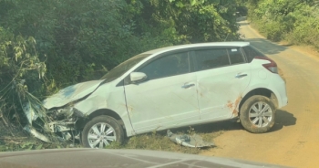 Tin tai nạn giao thông ngày 06/12: Tài xế bất lực nhìn Toyota Yaris trượt dốc