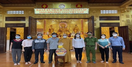 Lãnh đạo Phường Hoa Lư đến thăm chùa Vạn Phật nhân Kỷ niệm 40 năm thành lập Giáo hội Phật giáo Việt Nam (7-11-1981 – 7-11-2021).
