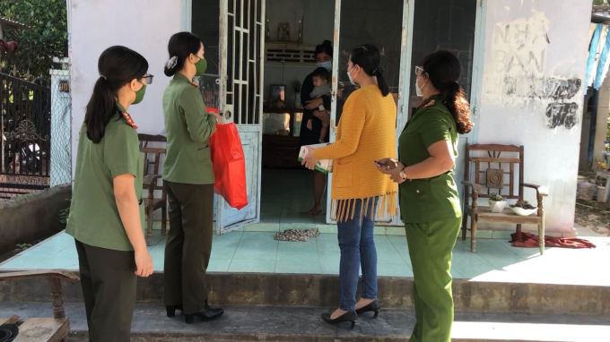 Phụ nữ Công an tỉnh Ninh Thuận nhiệt tình trong đảm bảo an ninh trật tự tại địa phương, bản lĩnh xung phong giữ vững bình yên thôn xóm.