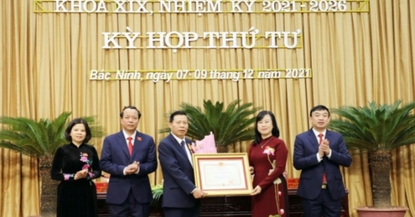 Tiến sĩ Nguyễn Nhân Chiến nhận Huân chương Độc lập hạng Ba