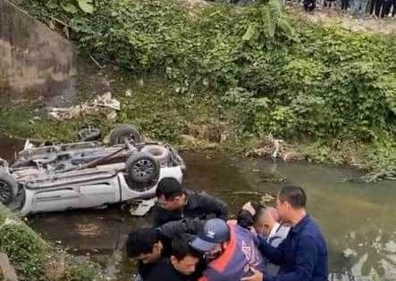 Nghệ An: Ô tô lao xuống cầu, 4 người thương vong