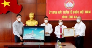 Long An tiếp nhận 1 tỉ đồng từ Chi hội TP HCM của Hiệp hội doanh nghiệp Trung Quốc tại Việt Nam