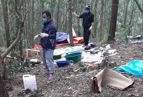 Thi thể người đàn ông đang phân hủy trong rừng keo nghi bị sát hại