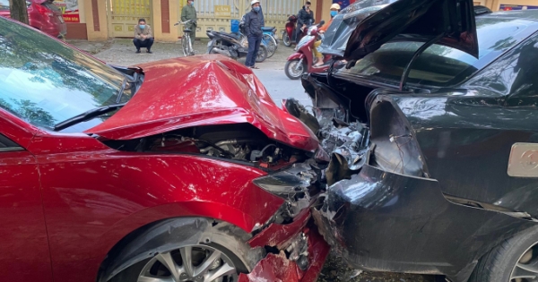 5 ô tô “dồn toa” sau cú va chạm liên hoàn, nhiều xe hư hỏng nặng