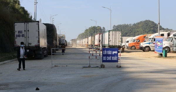 4.000 xe hàng "mắc kẹt" tại cửa khẩu, Trung Quốc lại báo tin xấu
