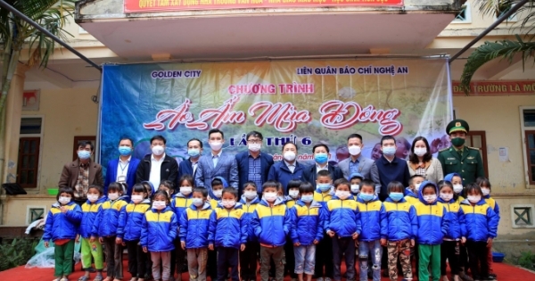 Nghệ An: Hơn 1.400 áo ấm đến với học sinh vùng biên giới huyện Kỳ Sơn