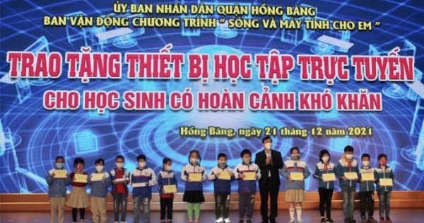 Hải Phòng: Trao tặng máy tính cho học sinh có hoàn cảnh khó khăn