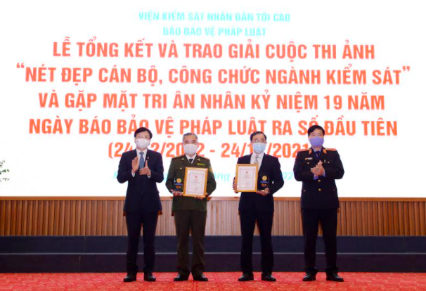 Phóng viên Báo Pháp luật Việt Nam đạt giải ba, Cuộc thi ảnh “Nét đẹp cán bộ, công chức ngành Kiểm sát”