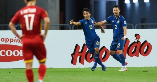 Việt Nam 0-2 Thái Lan: Thầy Park sai lầm, trọng tài mắc lỗi quá nhiều