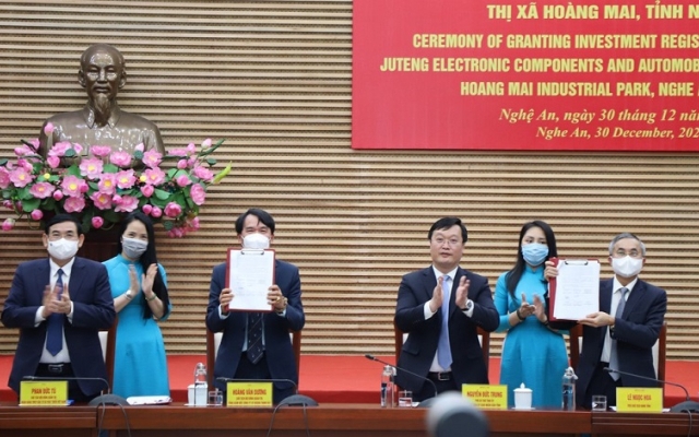 Nghệ An trao giấy chứng nhận đăng ký đầu tư cho dự án 200 triệu USD
