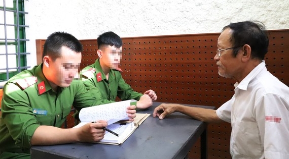 Hà Tĩnh: Khởi tố cụ ông 70 tuổi cưỡng đoạt 50 triệu của cán bộ xã