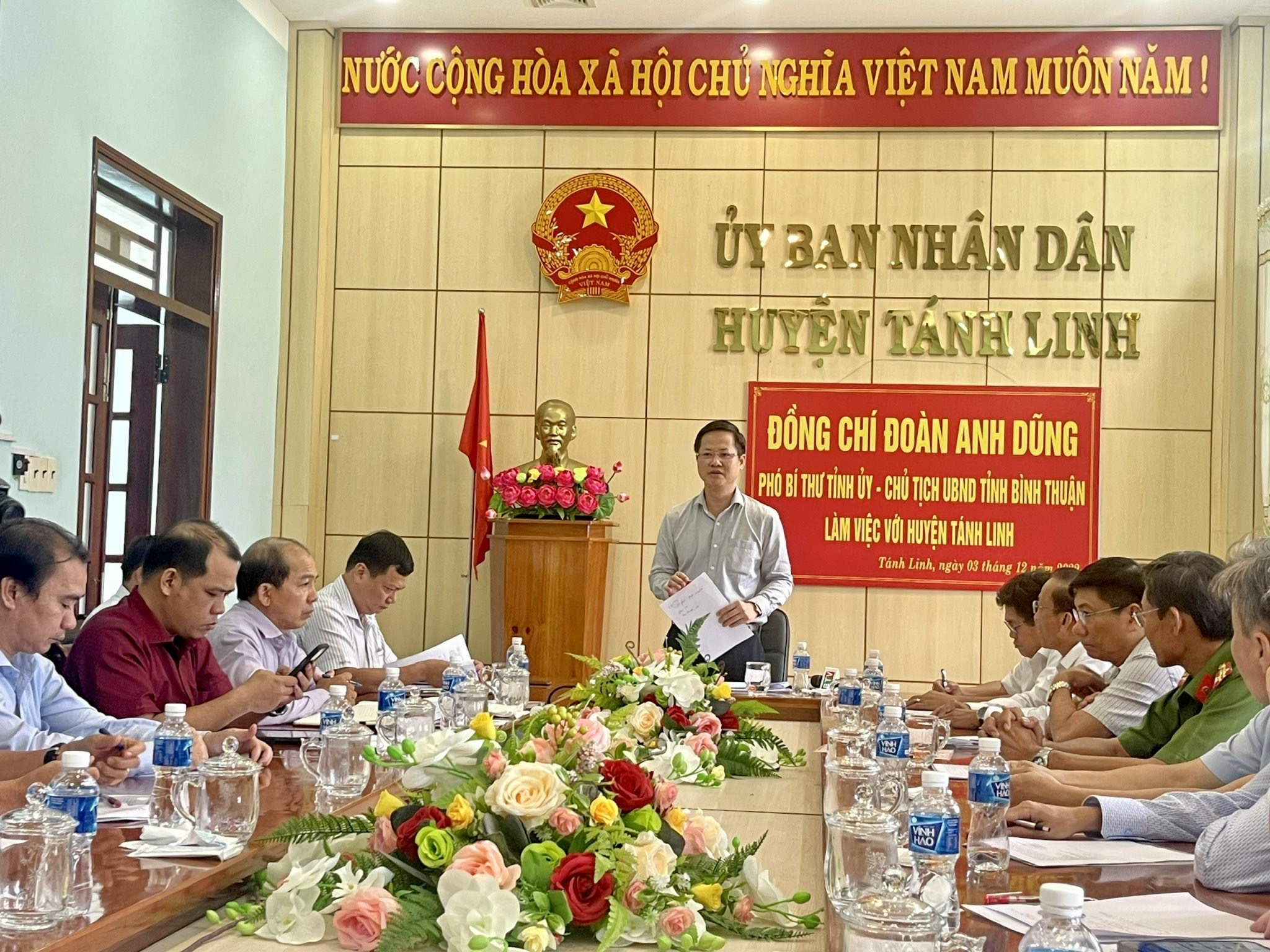 Chủ tịch UBND tỉnh Bình Thuận Đoàn Anh Dũng phát biểu chỉ đạo.
