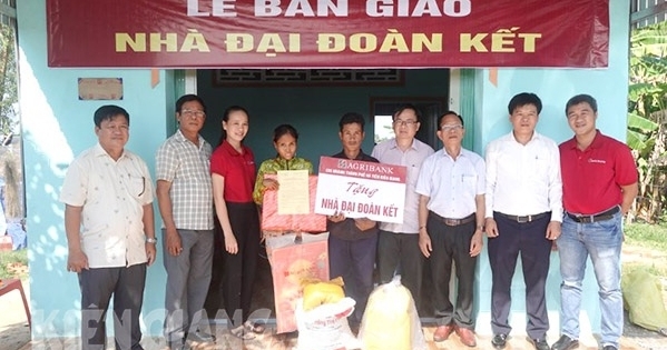 Người nghèo Kiên Giang nhận 20 căn nhà đại đoàn kết