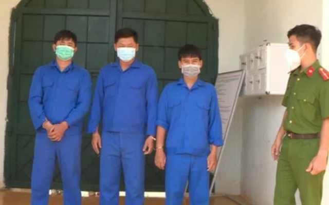 Đắk Nông: Khởi tố, bắt tạm giam 5 đối tượng tạt mắm tôm vào shop quần áo