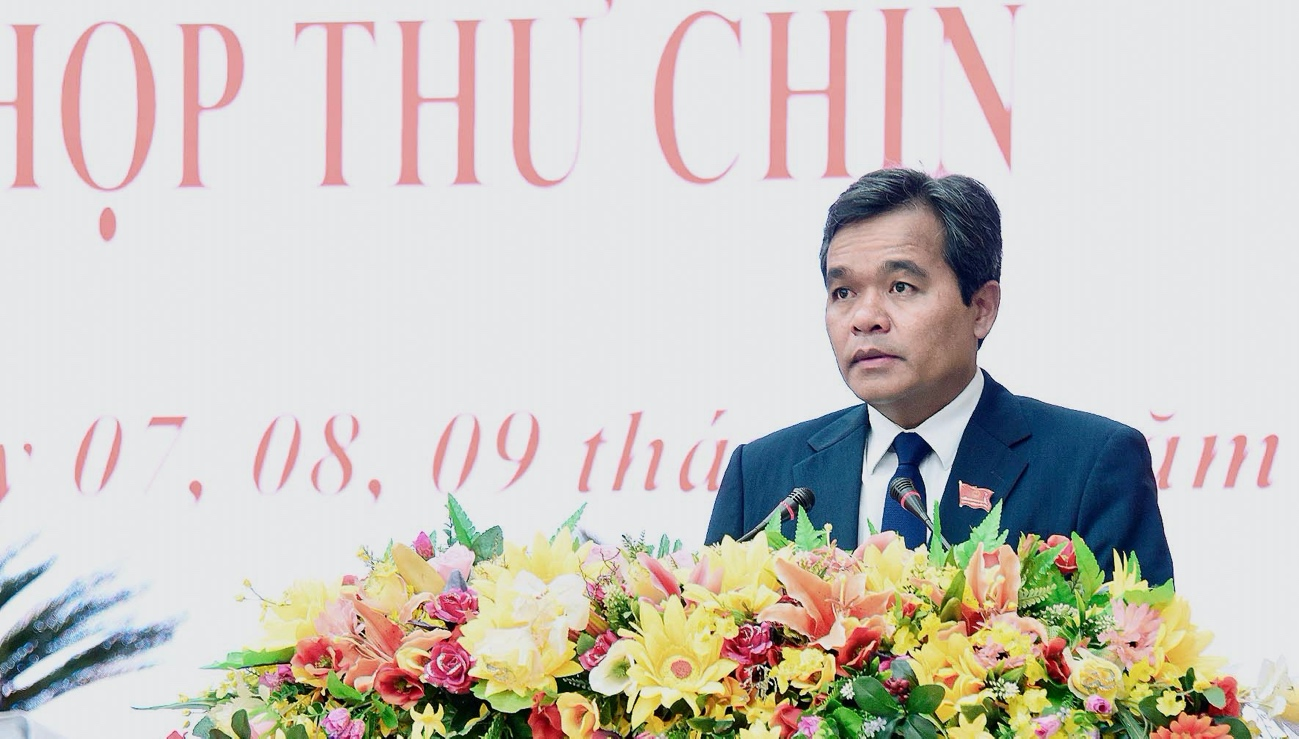 Đồng chí Hồ Văn Niên- Ủy viên Trung ương Đảng, Bí thư Tỉnh ủy, Chủ tịch HĐND tỉnh phát biểu khai mạc kỳ họp.