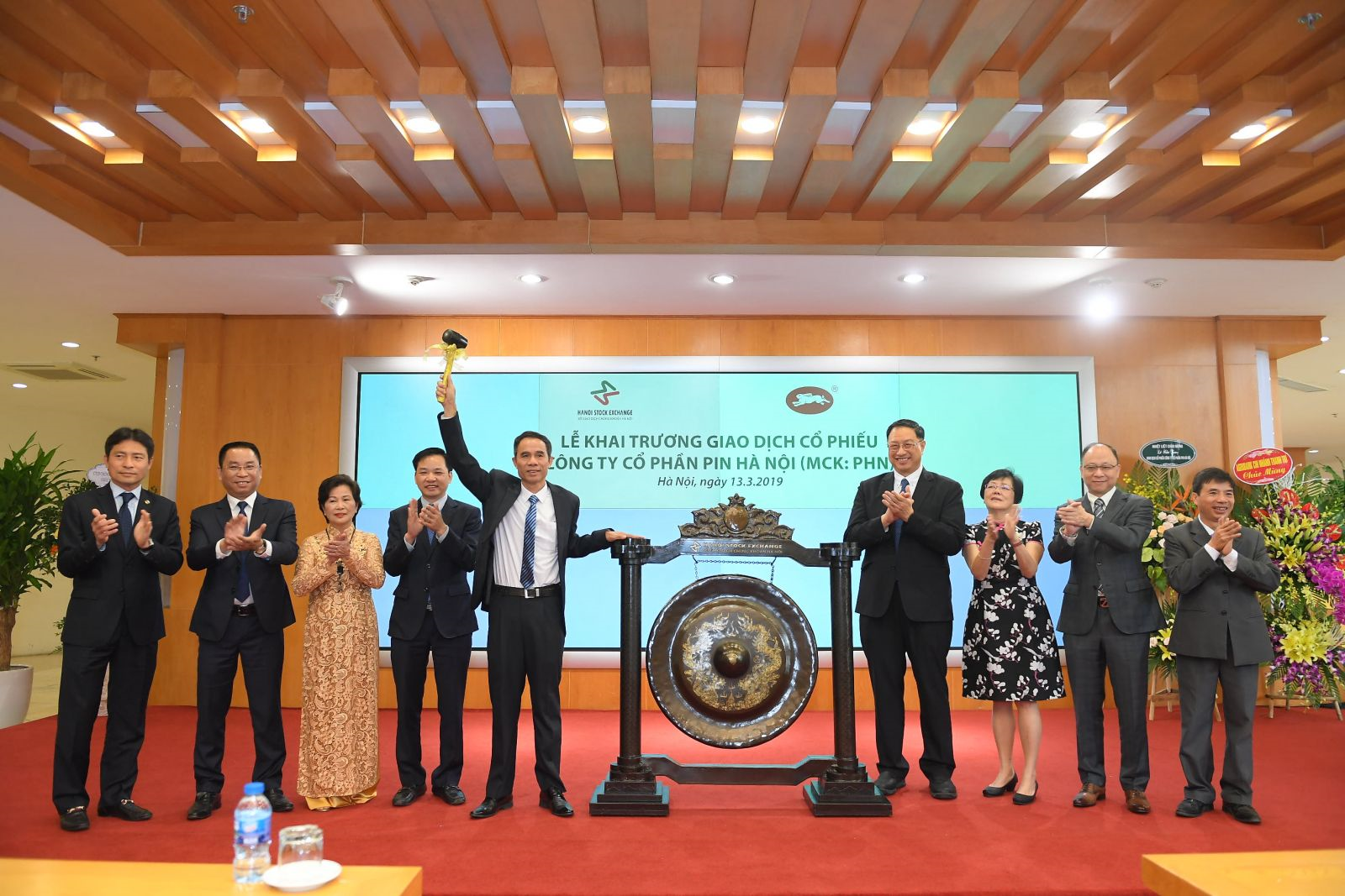 2019 Sàn Giao Dịch Chứng Khoán Hà Nội đã tổ chức lễ khai trương giao dịch cổ phiếu Công ty Cổ Phần Pin Hà Nội