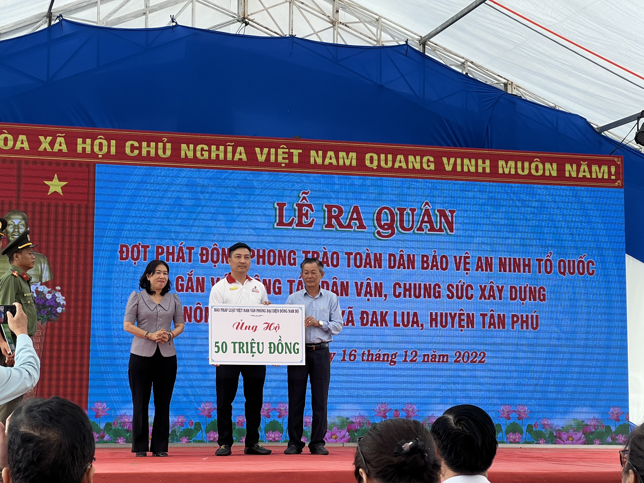 Nhân dịp này Báo Pháp luật Việt Nam VP Đông Nam Bộ ủng hộ 50 triệu đồng.