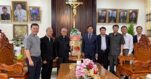 Đắk Nông: Lãnh đạo UBND tỉnh thăm Tòa Giám mục Ban Mê Thuột nhân dịp Lễ Giáng sinh