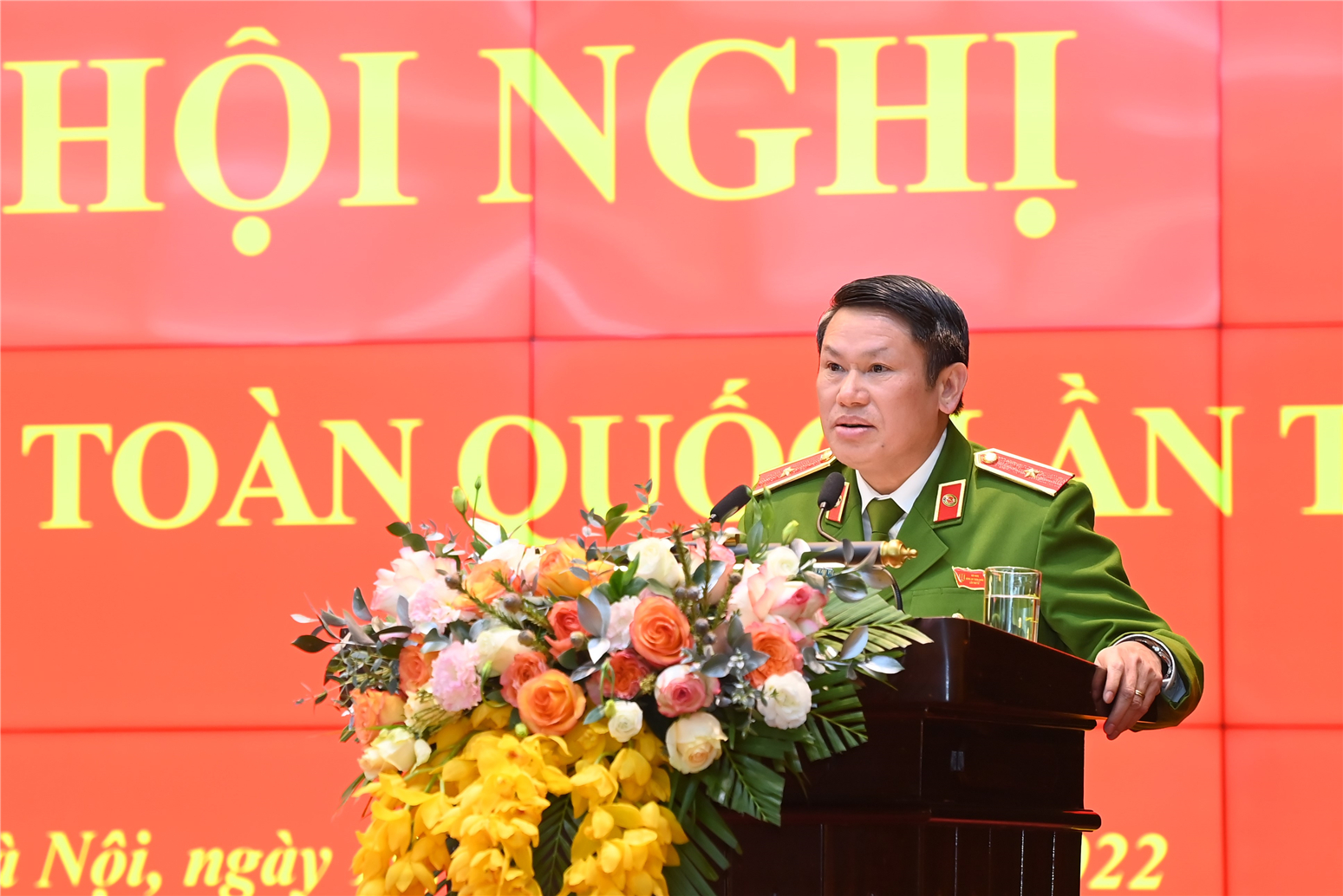Thiếu tướng Nguyễn Văn Viện phát biểu tại Hội nghị. (Ảnh: Cổng TTĐT Bộ Công an)