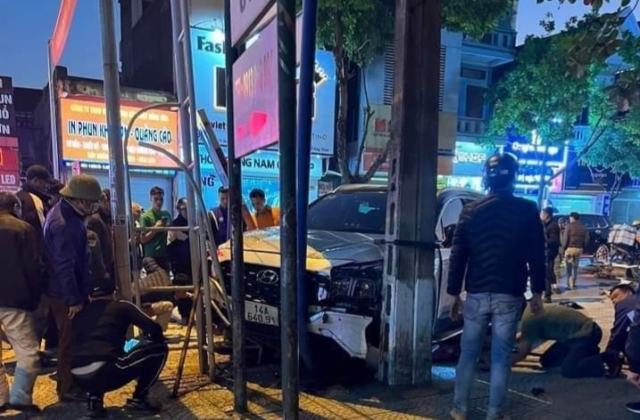Quảng Ninh: Xế hộp gây tai nạn liên hoàn khiến nhiều người thương vong