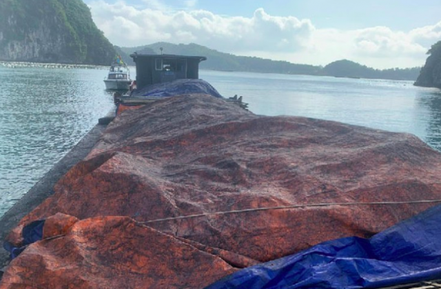Quảng Ninh: Bắt giữ tàu sắt chở hơn 100 tấn than lậu