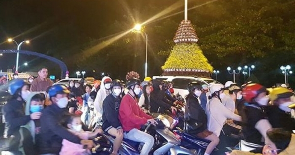 Người dân Nha Trang đón Giáng sinh 2022