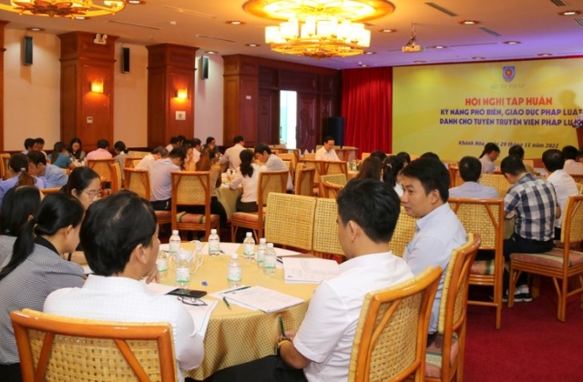 Bộ Tư pháp tổ chức Hội nghị tập huấn kỹ năng phổ biến, giáo dục pháp luật tại Khánh Hòa