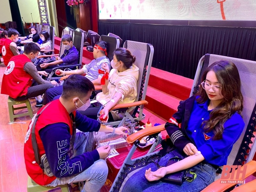 Học sinh, sinh viên trên địa bàn TP Thanh Hoá đã tham gia hiến máu tại ngày hội “Chủ nhật đỏ