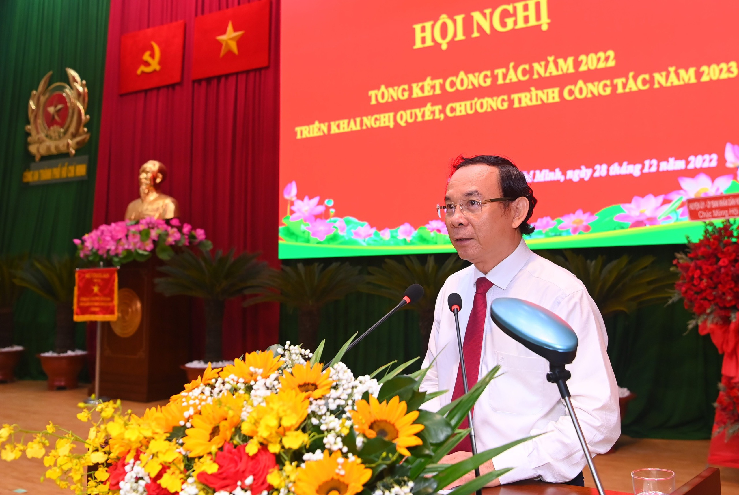 Đồng chí Nguyễn Văn Nên - Ủy viên Bộ Chính trị, Bí thư Thành ủy Thành phố Hồ Chí Minh phát biểu tại Hội nghị