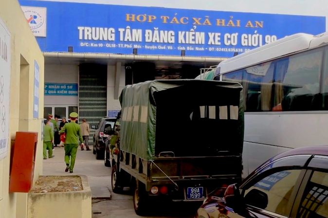 Lực lượng Công an tỉnh Bắc Ninh tiến hành khám xét Trung tâm đăng kiểm xe cơ giới 99-03D.