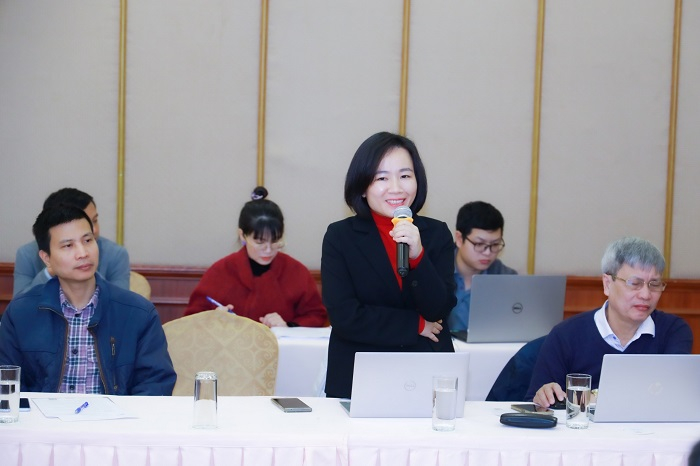 Bà Đặng Thị Thu Hương, Trưởng ban Phát triển dịch vụ công trực tuyến, Cục Chuyển đổi số Quốc gia, Bộ Thông tin và Truyền thông phát biểu tại Hội nghị.