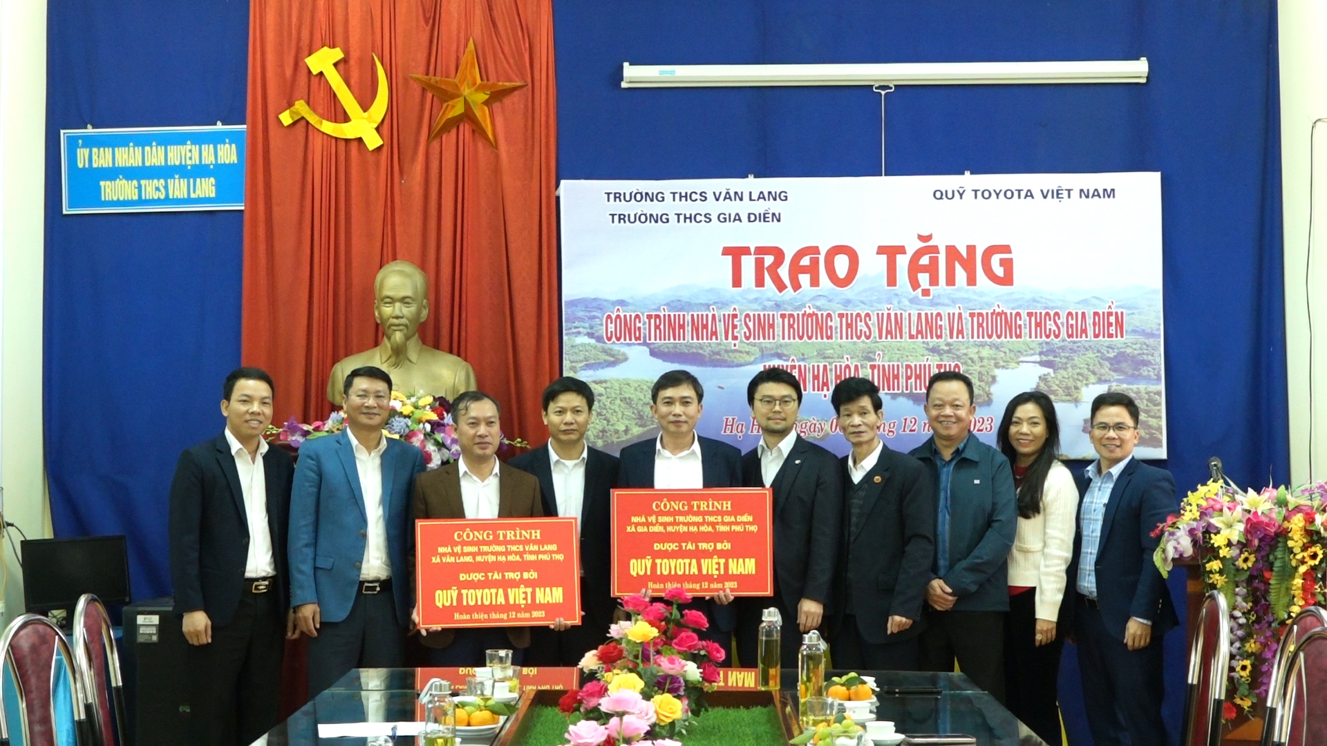 Quỹ Toyota Việt Nam bàn giao công trình nhà vệ sinh cho học sinh tại Hạ Hòa