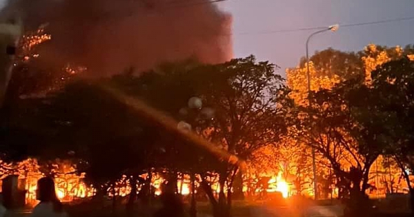 Kịp thời dập tắt đám cháy tại khuôn viên Đại học Hồng Đức