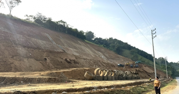 Lào Cai: Hạ tầng chưa hoàn thiện, UBND huyện Bát Xát vẫn tổ chức đấu giá hàng chục lô đất