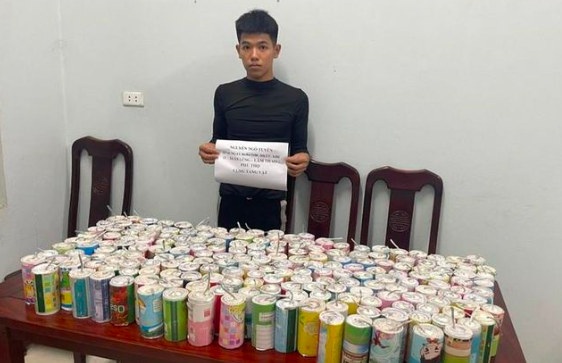 Phú Thọ: Bắt giữ nam thanh niên chế hàng trăm quả pháo nổ kích cỡ "khủng"