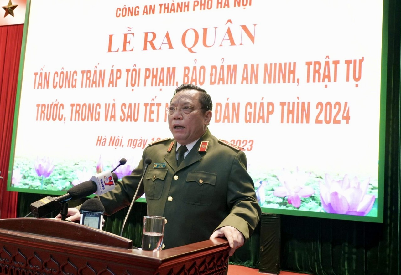 Trung tướng Nguyễn Hải Trung, Ủy viên Ban Thường vụ Thành ủy, Bí thư Đảng ủy, Giám đốc CATP, phát lệnh Lễ Ra quân