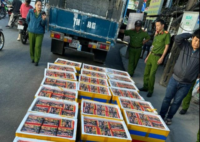 Tây Ninh: Chặn bắt đối tượng cất giấu 630kg pháo lậu trong các thùng xốp