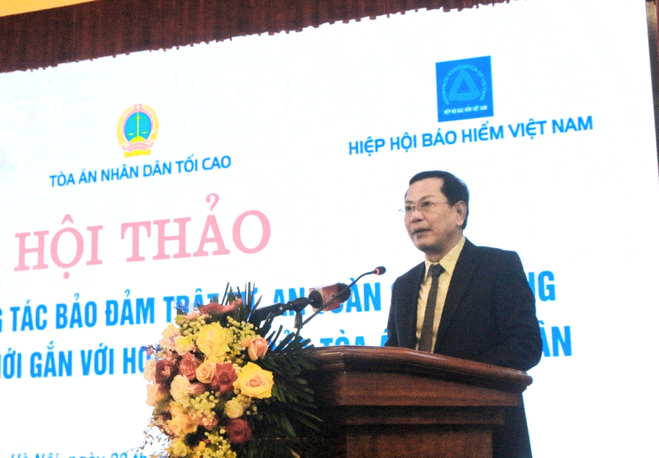 Ông Nguyễn Văn Du, Phó Chánh án TANDTC phát biểu tại Hội thảo.