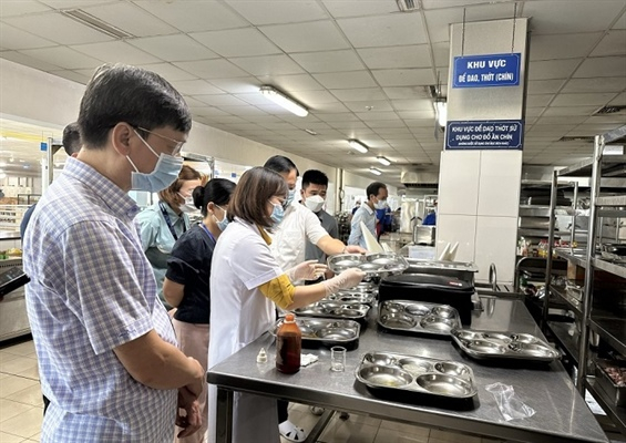Ban Chỉ đạo liên ngành Trung ương về vệ sinh an toàn thực phẩm vừa ban hành kế hoạch triển khai công tác bảo đảm an toàn thực phẩm Tết Nguyên đán Giáp Thìn và mùa lễ hội Xuân năm 2024.