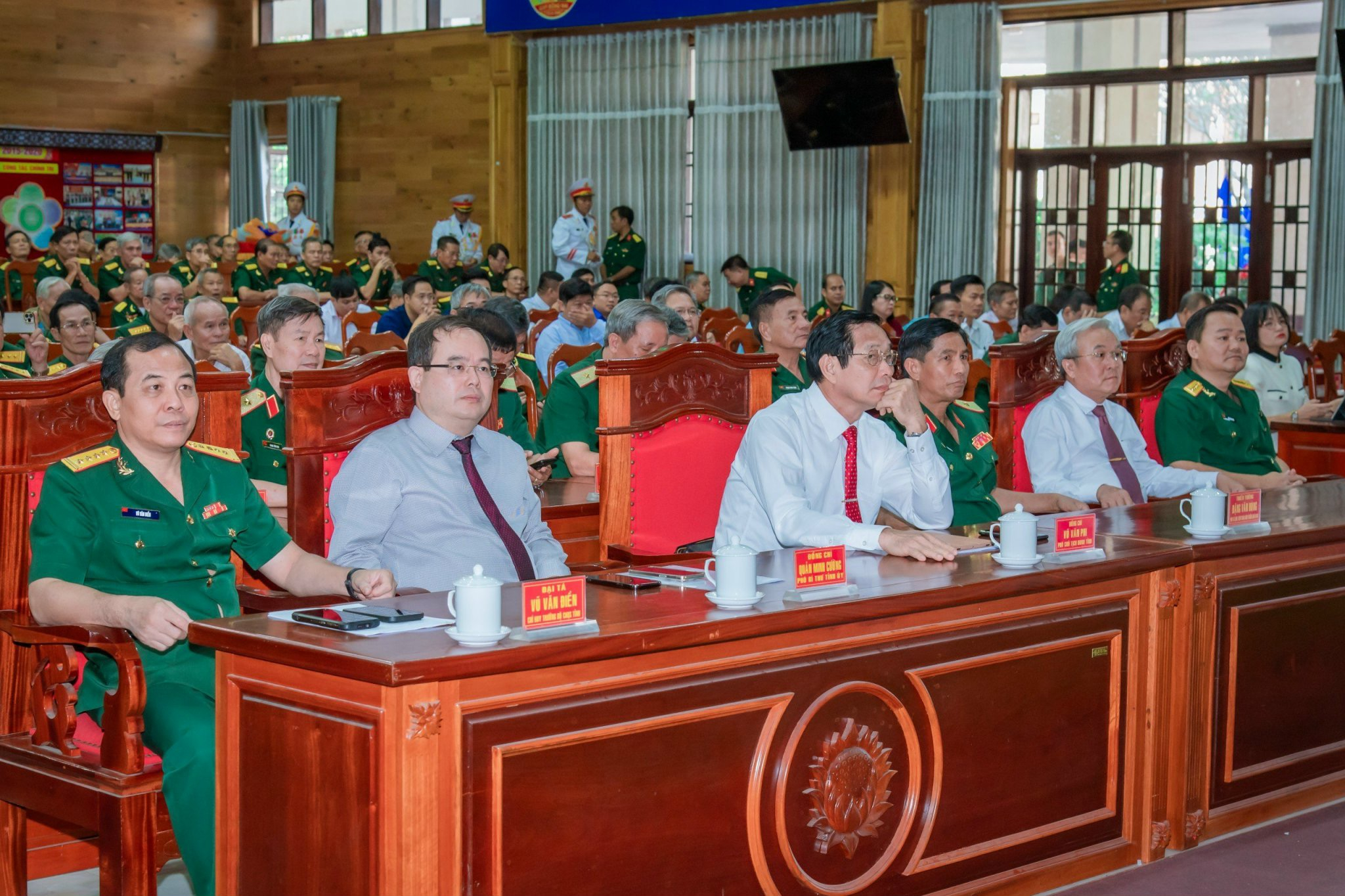Lãnh đạo tỉnh, Quân khu 7 và Bộ Chỉ huy quân sự tỉnh dự họp mặt.