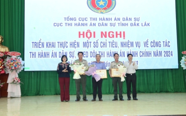 Phòng 8 VKSND tỉnh Đắk Lắk được Bộ trưởng Bộ Tư pháp tặng Bằng khen