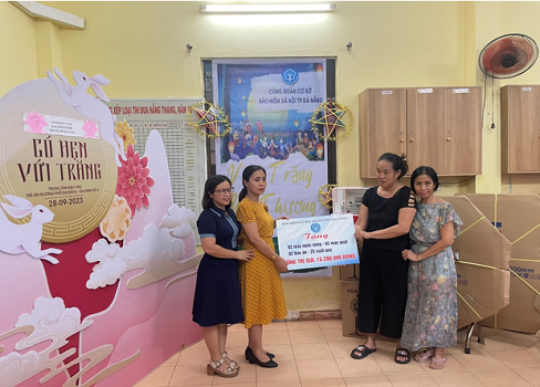 Hoạt động từ thiện tại Gia đình 4 - Trung tâm Bảo trợ trẻ em đường phố Đà Nẵng (ảnh BHXH TP.Đà Nẵng).