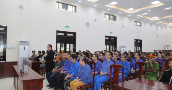 Lâm Đồng: Xét xử sơ thẩm đường dây đánh bạc với 36 bị cáo