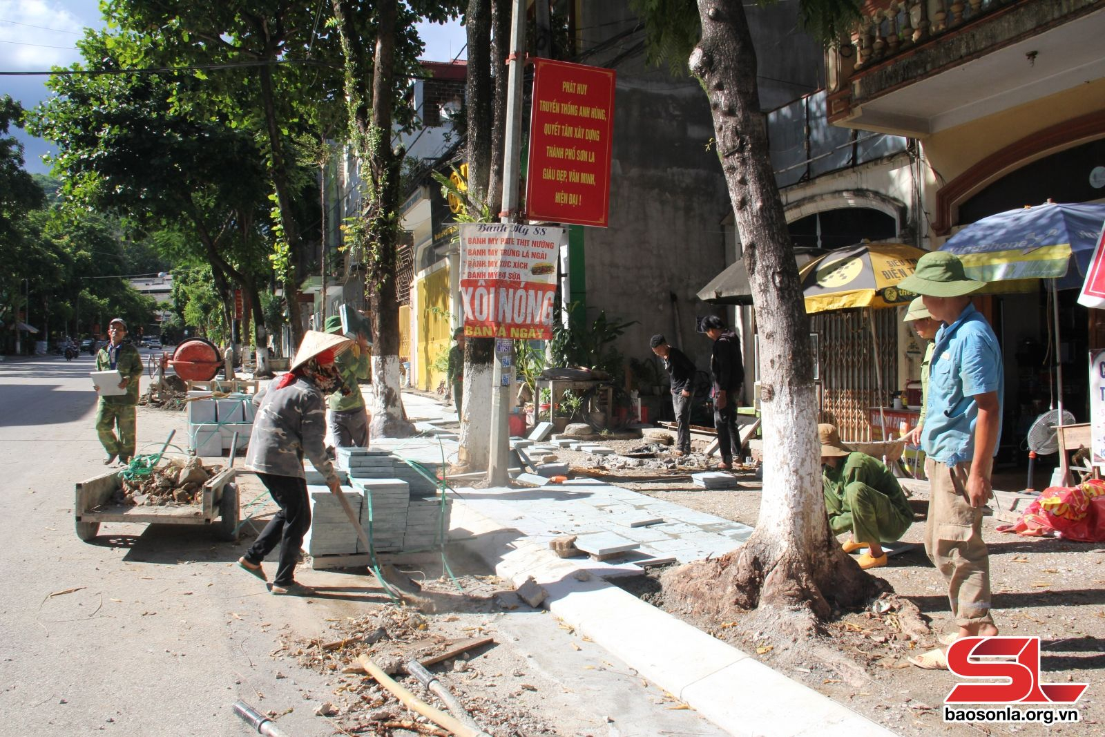 Triển khai Dự án cải tạo, nâng cấp hè phố tuyến đường Điện Biên, thành phố.
