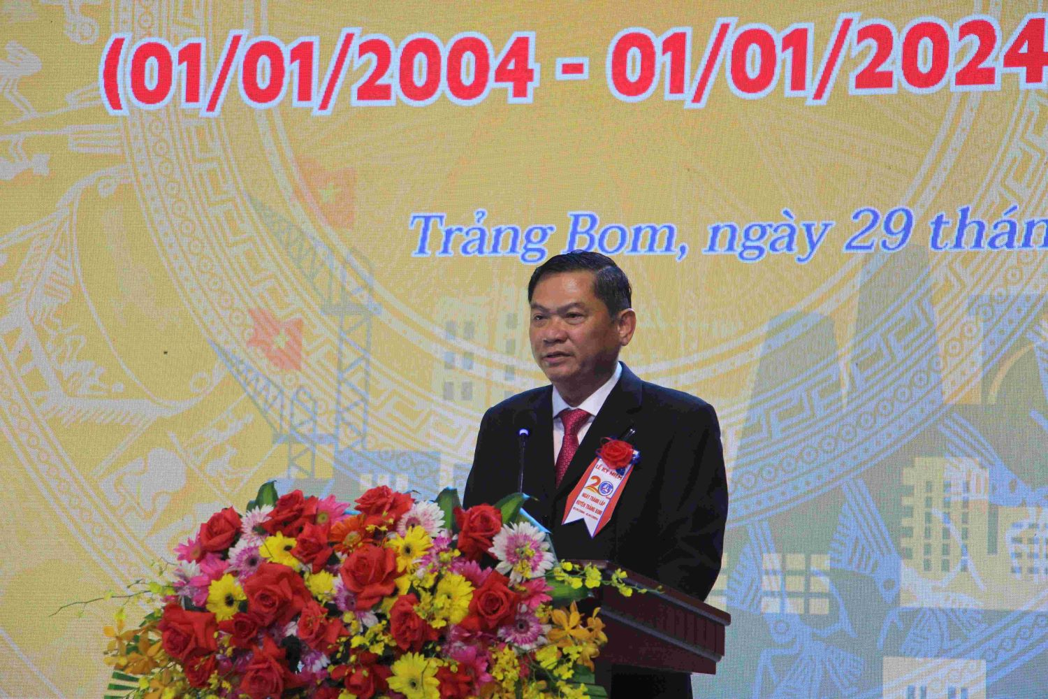 Ông Lê Tuấn Anh – Tỉnh uỷ viên, Bí thư Huyện uỷ Trảng Bom phát biểu tại buổi lễ.