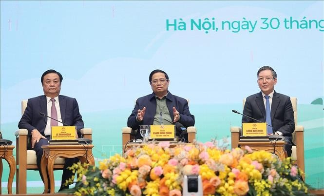Thủ tướng Phạm Minh Chính đối thoại với nông dân. Ảnh: Dương Giang/TTXVN.