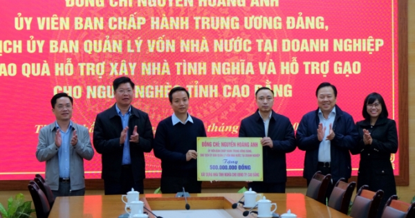 Ủy ban Quản lý vốn Nhà nước trao tặng nhà tình nghĩa, gạo cho người nghèo Cao Bằng